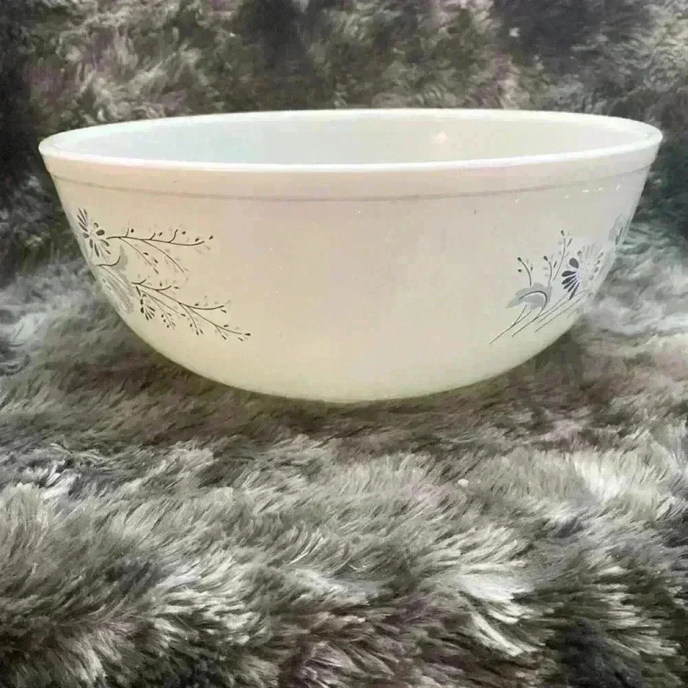 Vintage Pyrex #404, 4 litre Colonial Mist Blue Mist bowl white with blue flowers - Picture 8 of 16